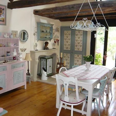 Bed and Breakfast L'Arbre D'Ange Montmorillon Esterno foto