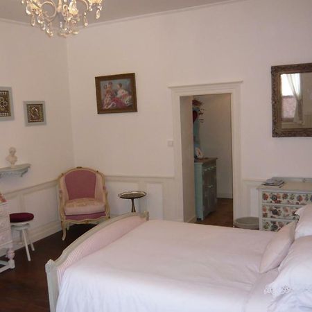 Bed and Breakfast L'Arbre D'Ange Montmorillon Esterno foto