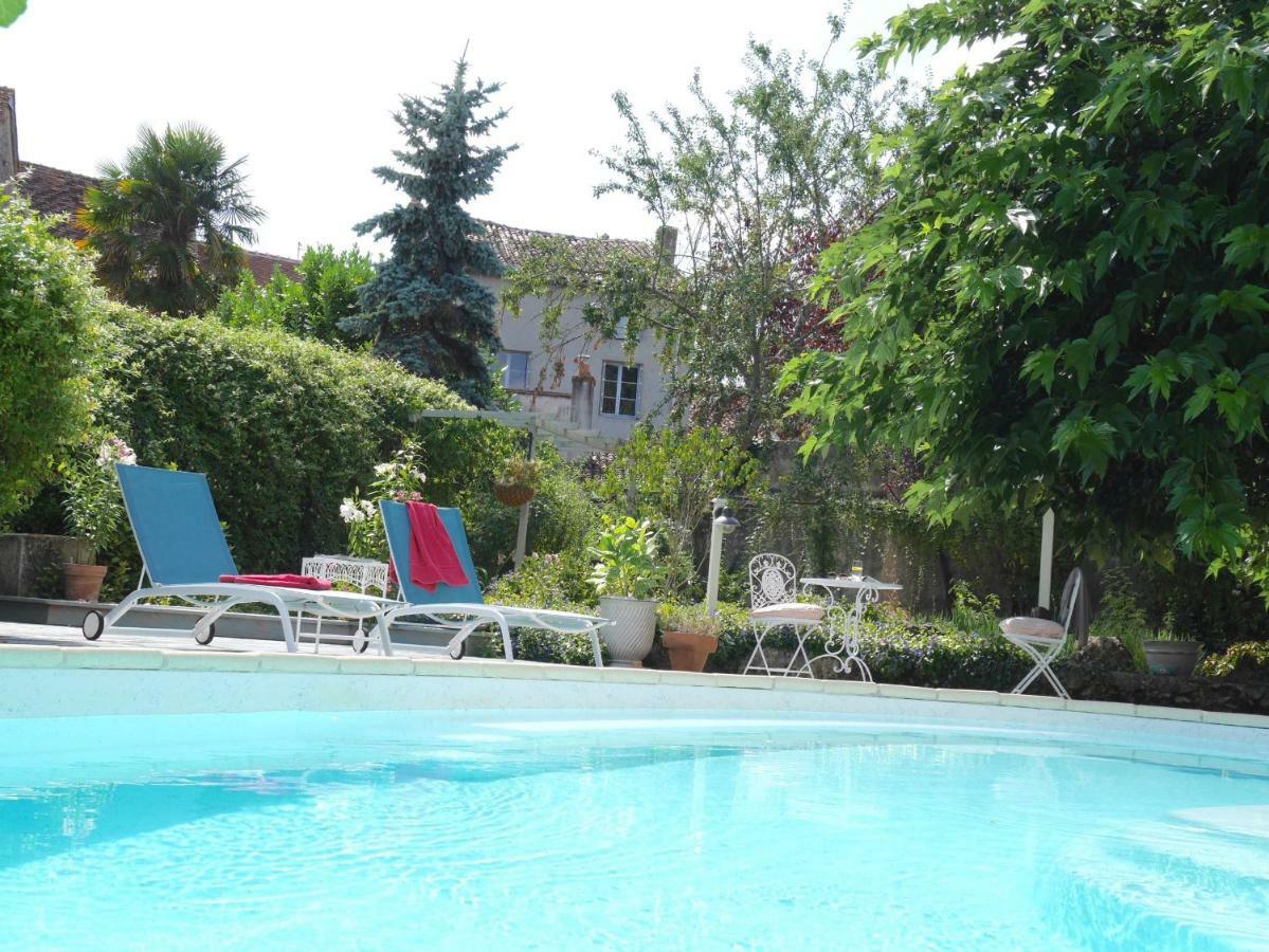 Bed and Breakfast L'Arbre D'Ange Montmorillon Esterno foto
