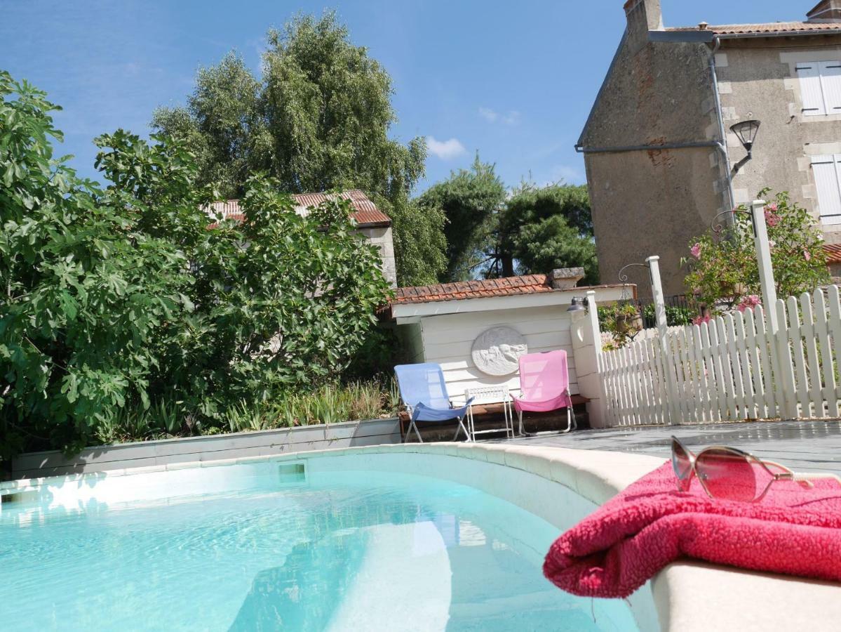 Bed and Breakfast L'Arbre D'Ange Montmorillon Esterno foto