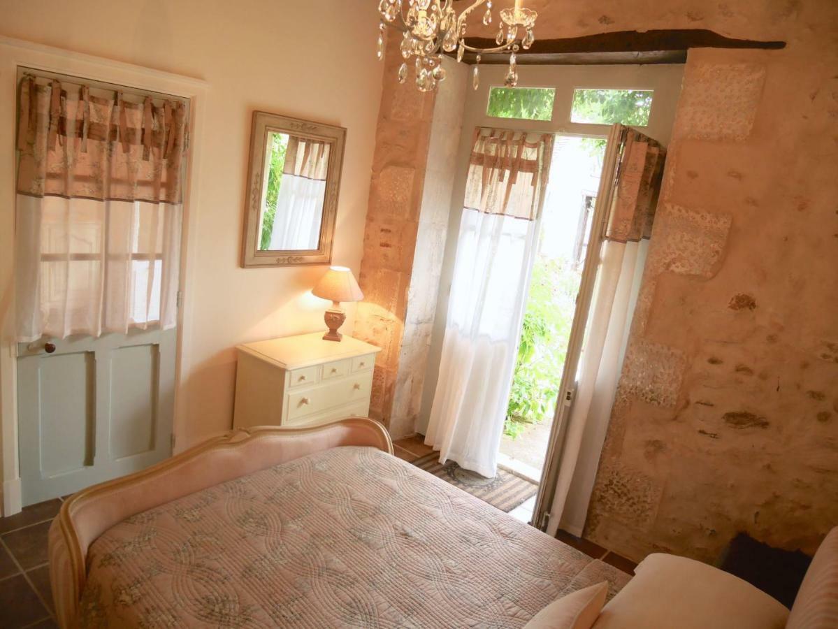 Bed and Breakfast L'Arbre D'Ange Montmorillon Esterno foto