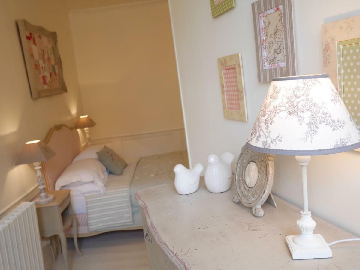 Bed and Breakfast L'Arbre D'Ange Montmorillon Esterno foto