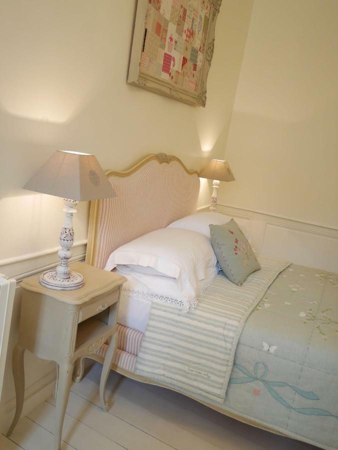 Bed and Breakfast L'Arbre D'Ange Montmorillon Esterno foto