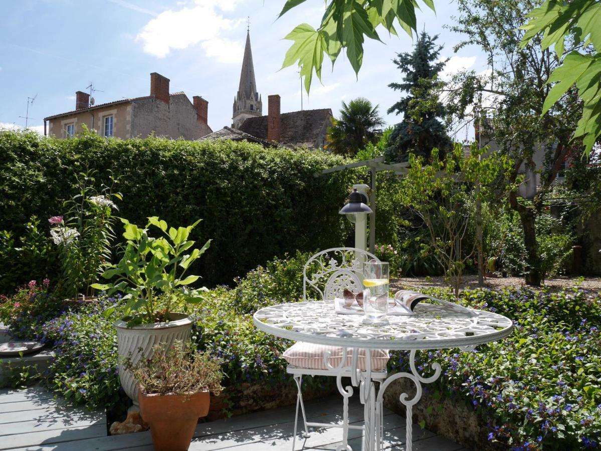Bed and Breakfast L'Arbre D'Ange Montmorillon Esterno foto