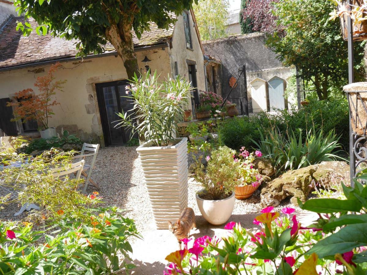 Bed and Breakfast L'Arbre D'Ange Montmorillon Esterno foto