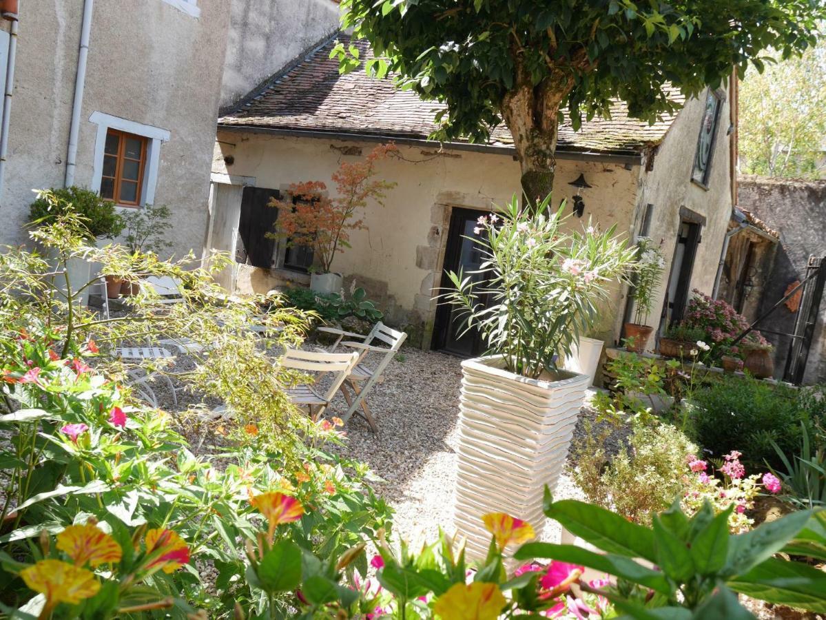 Bed and Breakfast L'Arbre D'Ange Montmorillon Esterno foto