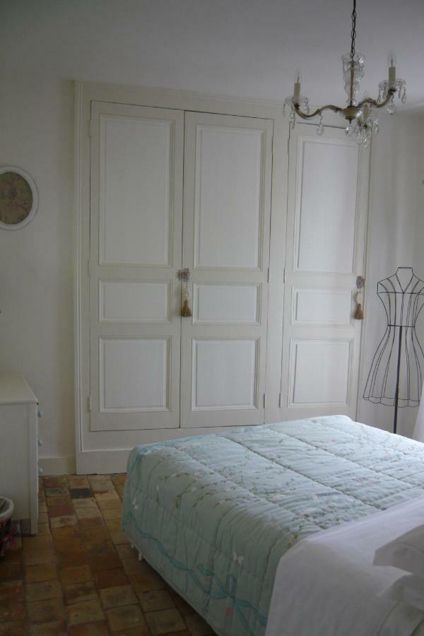 Bed and Breakfast L'Arbre D'Ange Montmorillon Esterno foto